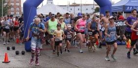 runners on road course of Bear Run