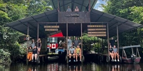 group photo of students on Costa Rica trip